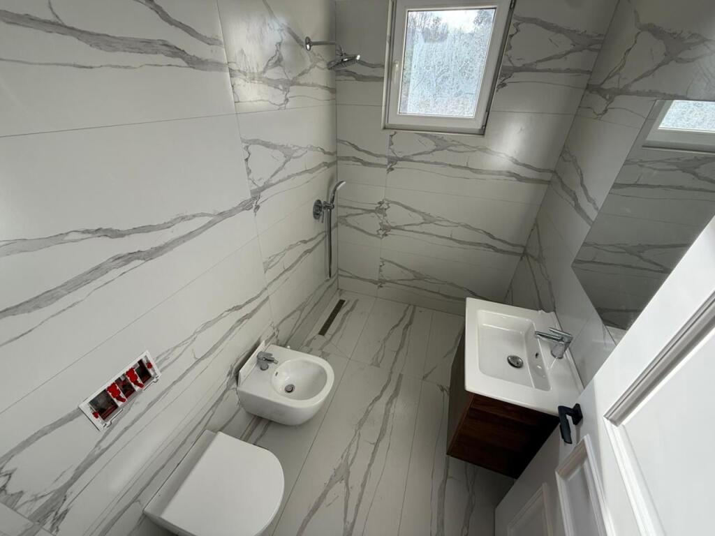 VILE NE SHITJE PRANE TEG