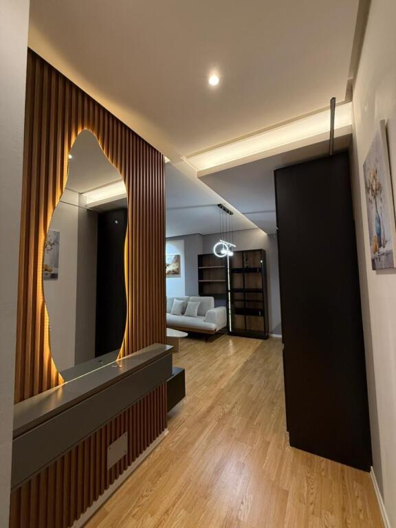 Tek Selvia,jepet me qera apartament 2+1,i mobiluar. 1,200Euro