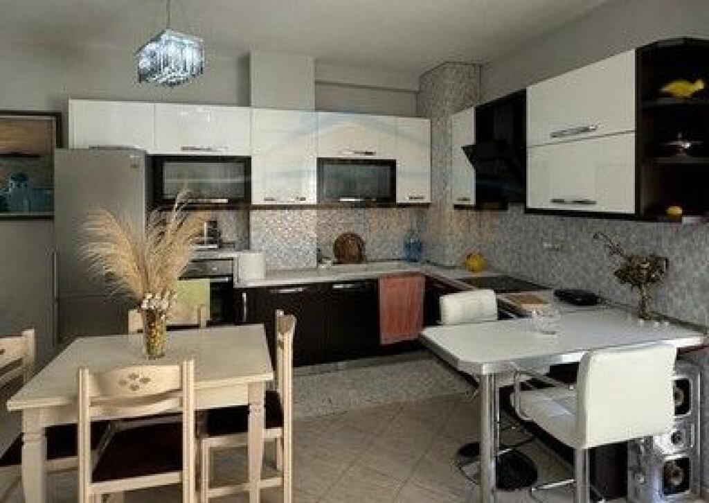 Shitet, Apartament 1+1,Fresk