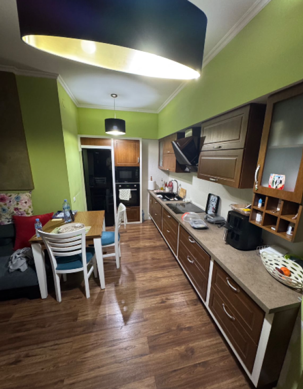 🏠 Shitet apartament 2+1 – Pranë Stadiumit Dinamo