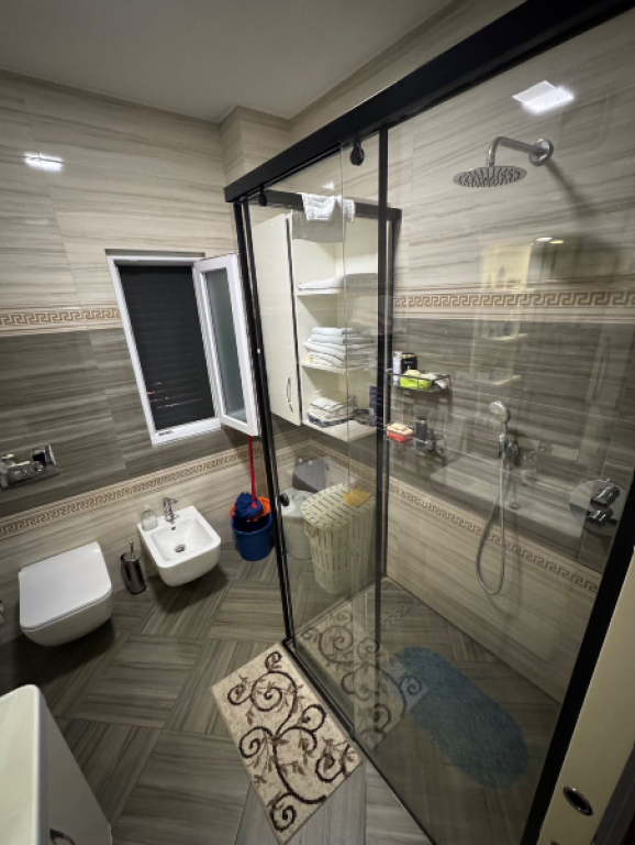 🏠 Shitet apartament 2+1 – Pranë Stadiumit Dinamo