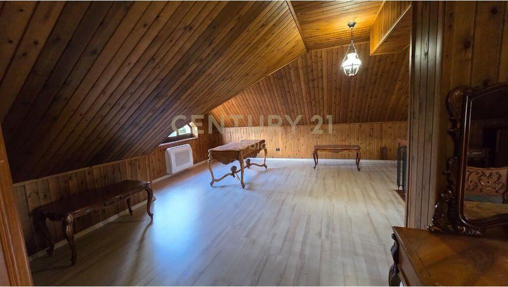 JEPET ME QERA VILE TEK AKACIA HILLS