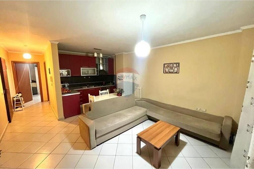 Apartament 1+1 prane Qendres Kristal Center