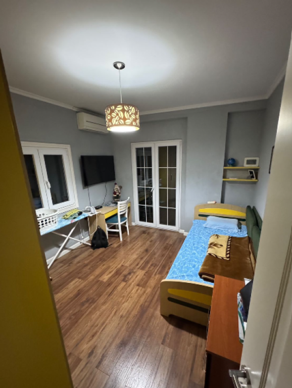 🏠 Shitet apartament 2+1 – Pranë Stadiumit Dinamo