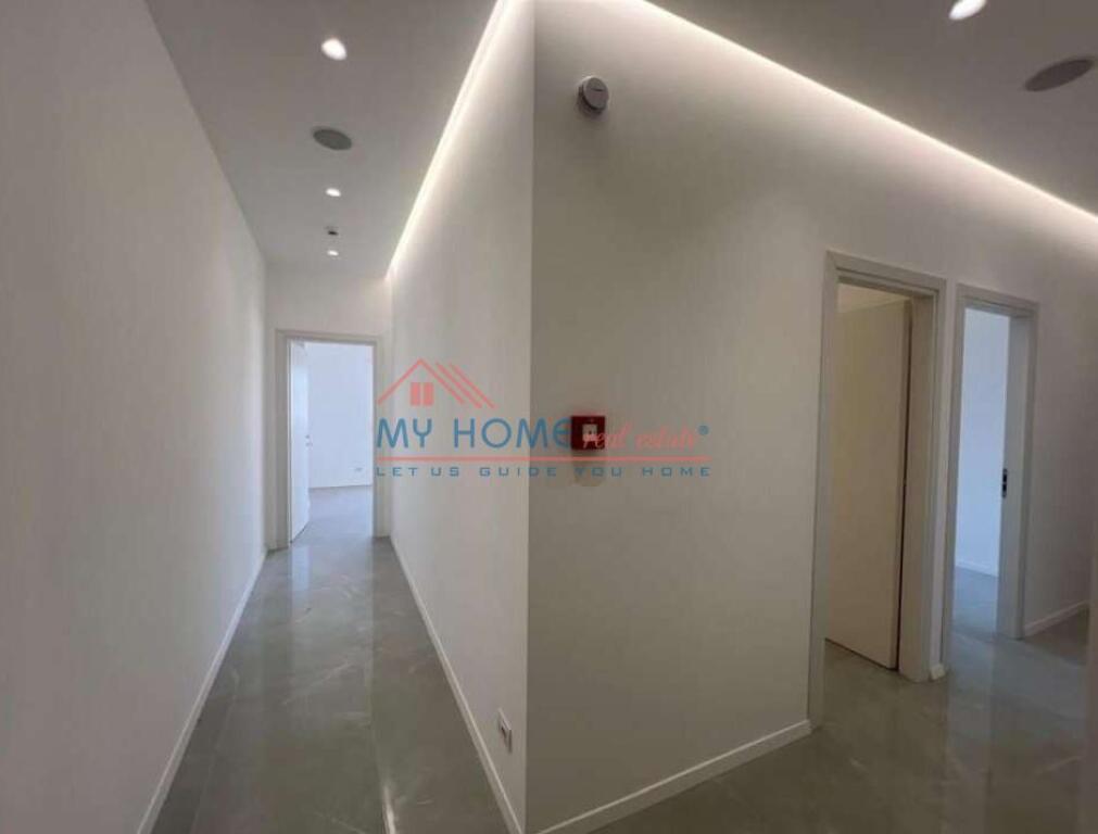 Zyre me qera te Rruga Panorama