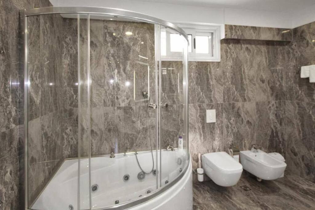 SHITET HOTEL 9-KATESHET 2.000.000 EURO