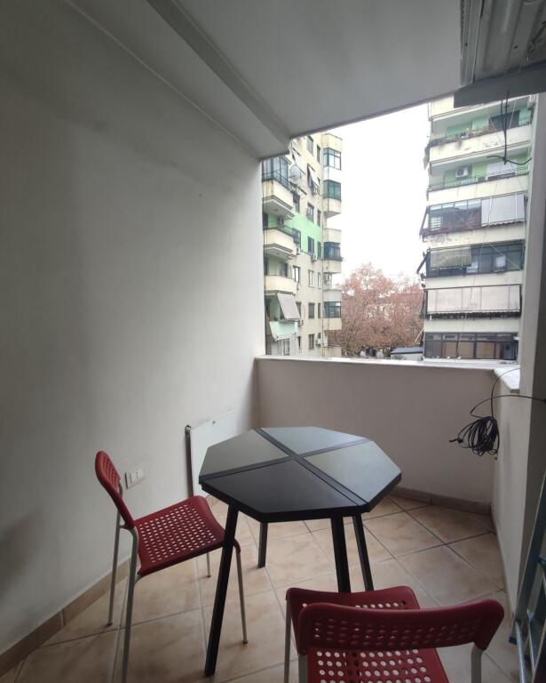 Jepet me qera Apartamenti 2+1 , rruga Nikolla Jorga Myslym Shyr prane Gjykates 600 Euro