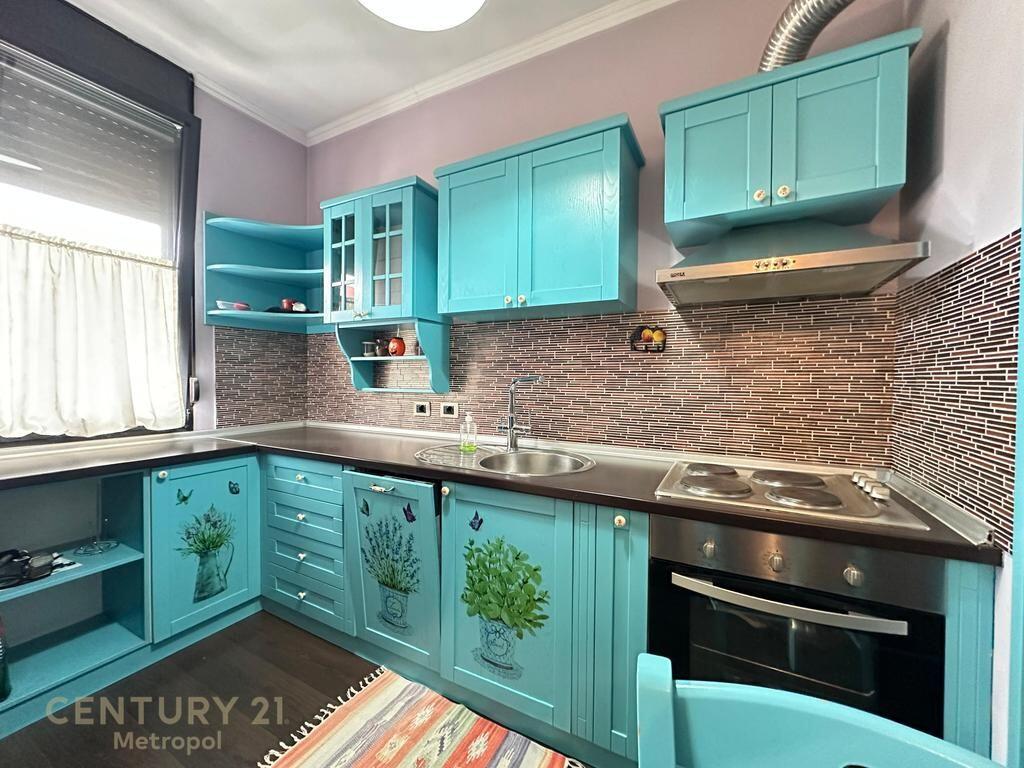 Shes apartament 2+1 me garderob-Yzberish!