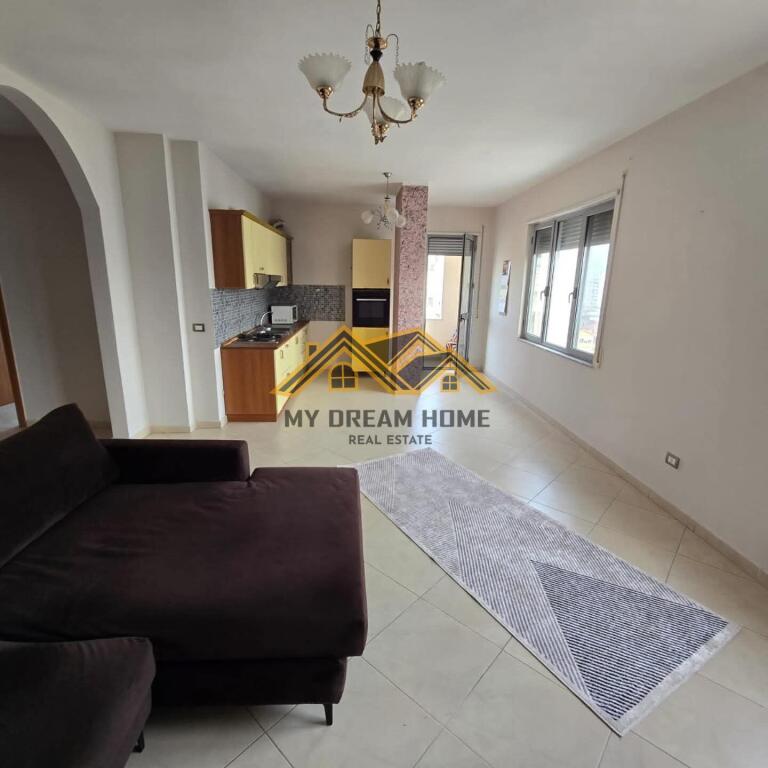 APARTAMENT 2+1+2 PRANE QENDRES PER SHITJE !