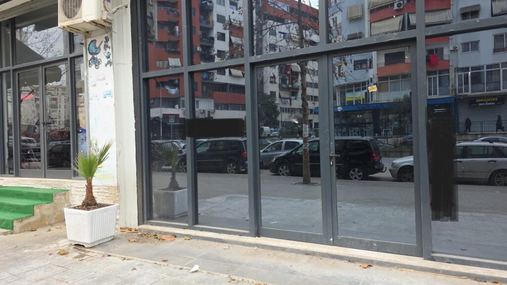 Business Premises for sale – Astir, Ground Floor, On Main Road!!