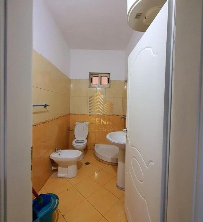 Shitet, Apartament 2+1+Verand+Depo, Xhamia e Tabakeve, 140,000 Euro