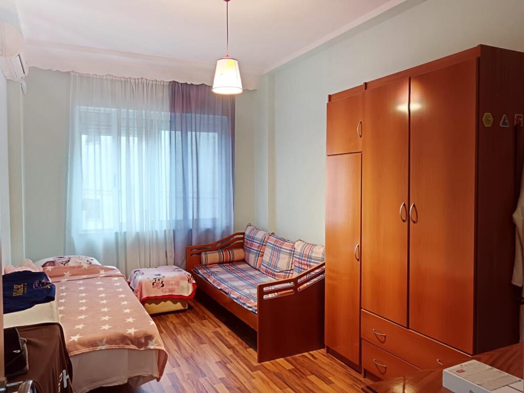 Apartament 2+1+2 per shitje , Shkolla Baletit