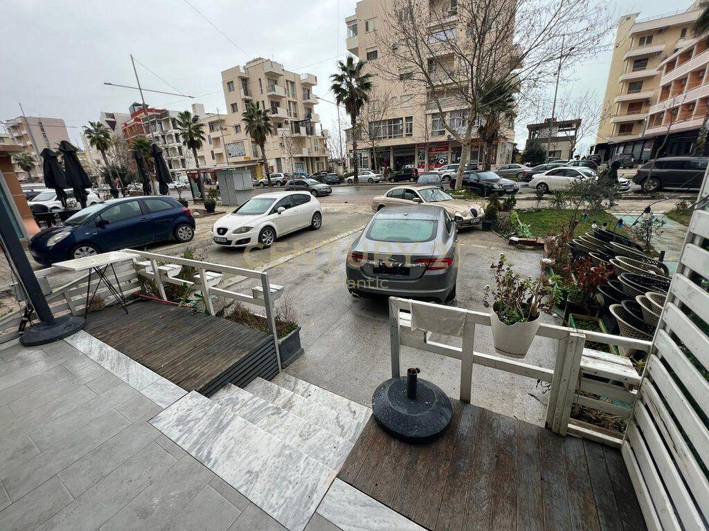 Ambient biznesi Me Qira në Plazh, Durrës