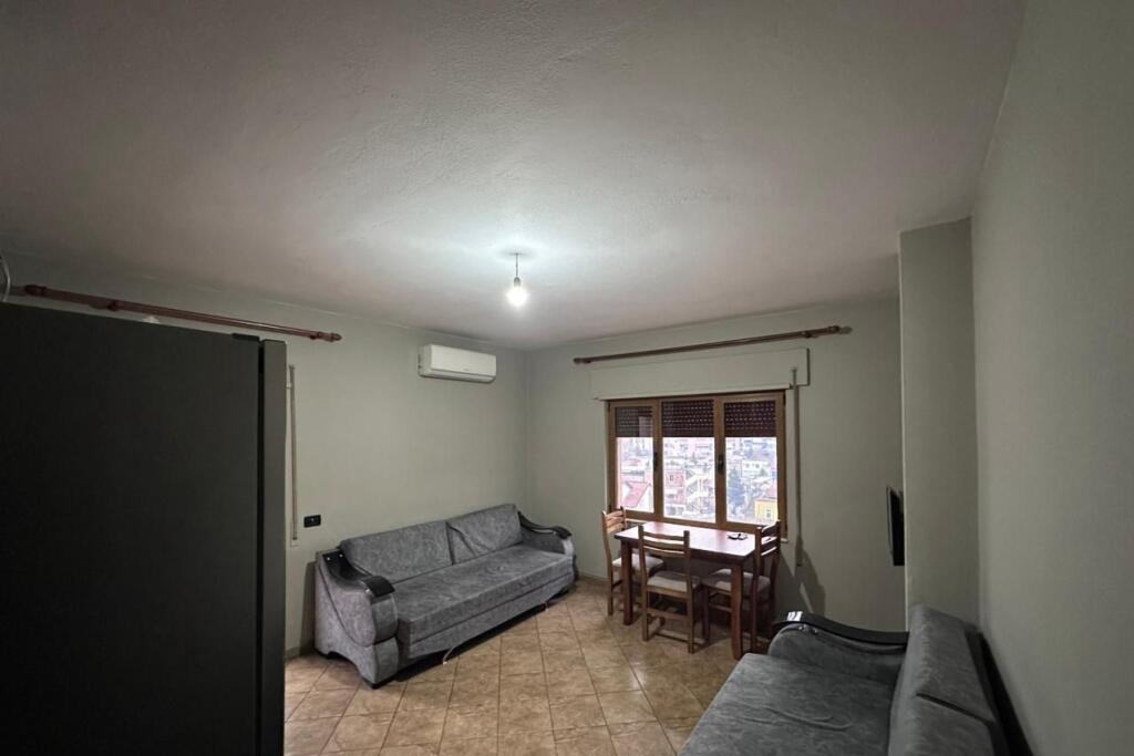 Jepet me qera Apartamenti 1+1 , Zogu i Zi prapa karburantit Er Petrol 450 Mije leke