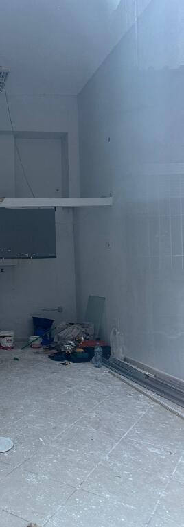 SHOP FOR RENT 20 M2 MYSLYM SHYR 30,000 LEKE