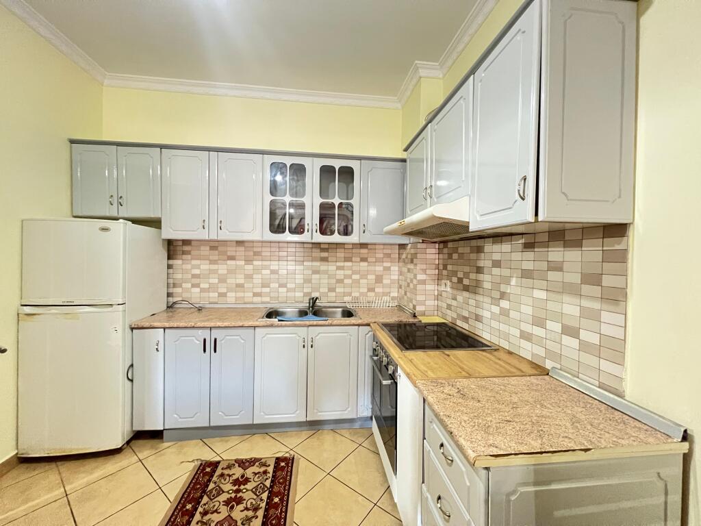 🏡 Apartament 1+1 me Qira – Rruga Dush Strati, Vlorë