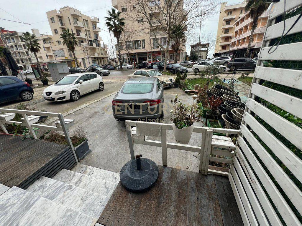 Ambient biznesi Me Qira në Plazh, Durrës