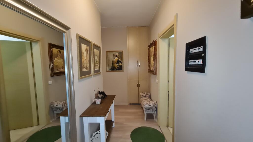 SHITET apartament 3+1 plot dritë tek HIPOTEKA e Tiranës