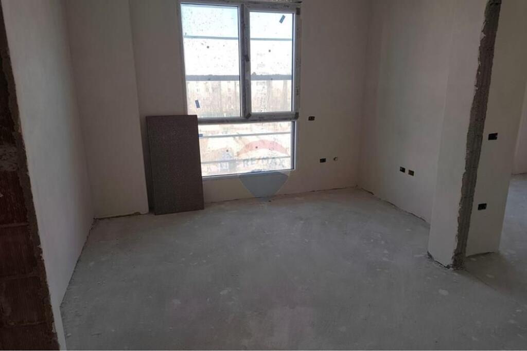 Shitet Apartament 1+1 në Ali Dem !