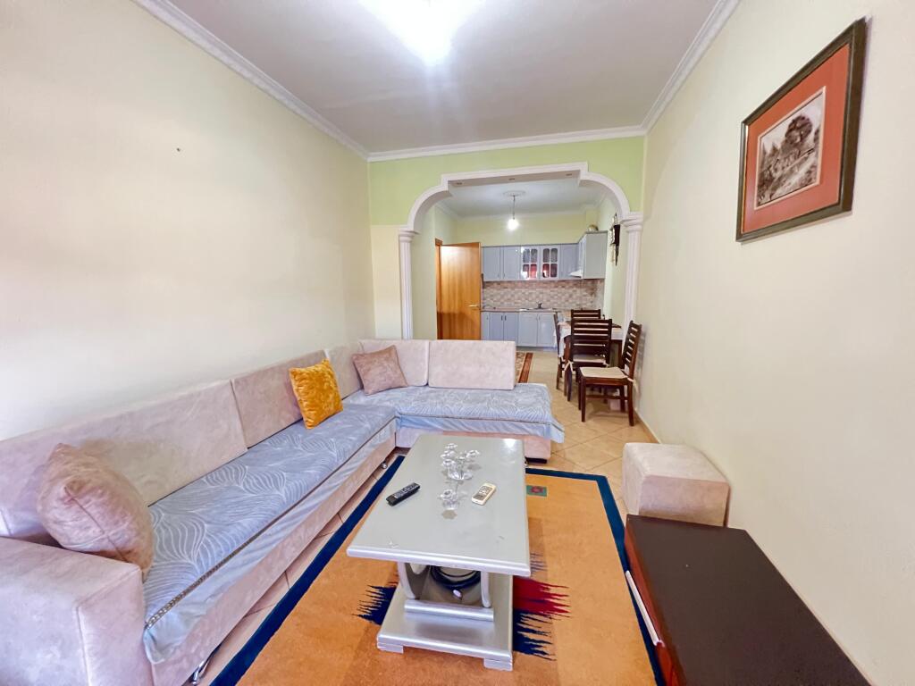 🏡 Apartament 1+1 me Qira – Rruga Dush Strati, Vlorë