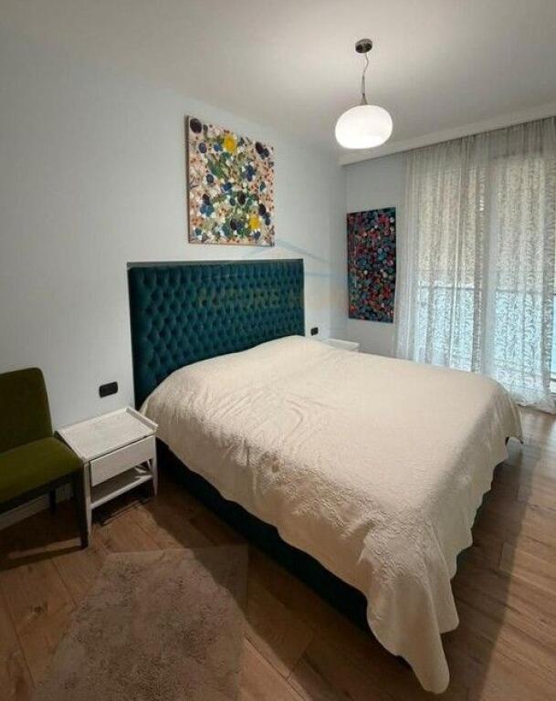 Shitet, Apartament 2+1, Rruga Gramoz Pashko.