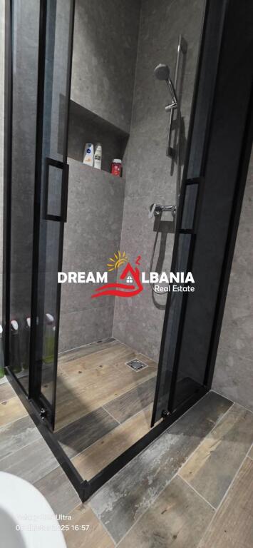 Jepet me qera Duplex dhe 2 post parkimi ne rrugen e Barrikadave prane Qendres ne Tirane (ID 42211370)