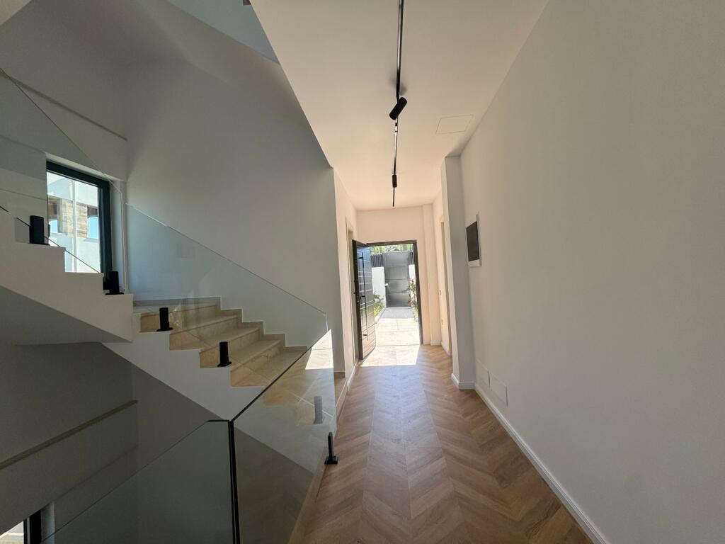 JEPET ME QIRA VILE INDIVIDUALE E SAPO PERFUNDUAR ME PISHINE NE TEG !
