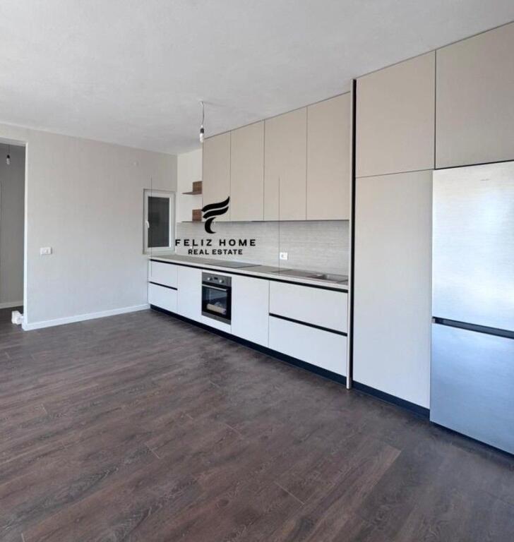 ZYRE ME QERA 2+1+2 BULEVARDI I RI 70.000 LEKE