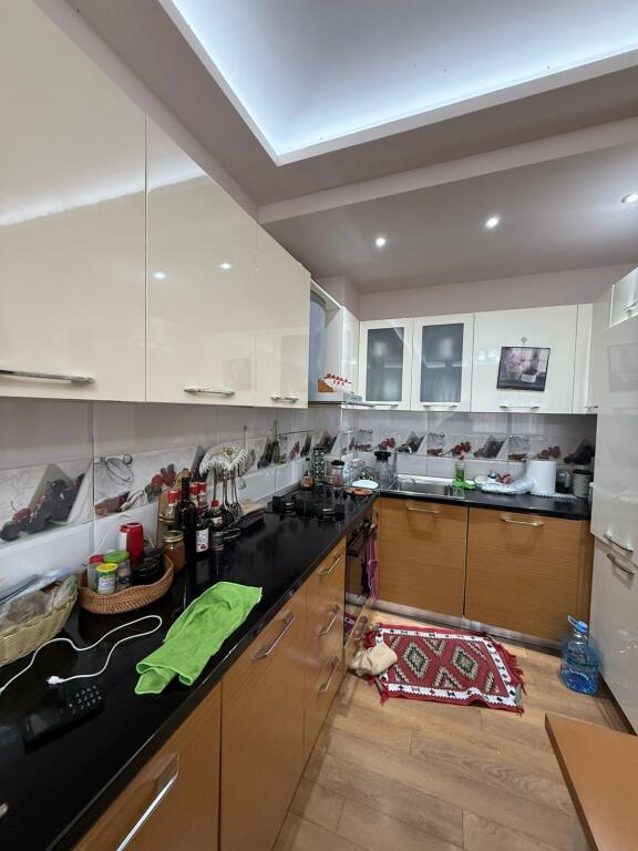 Shitet apartament 2+1 në Unazën e Re Astir