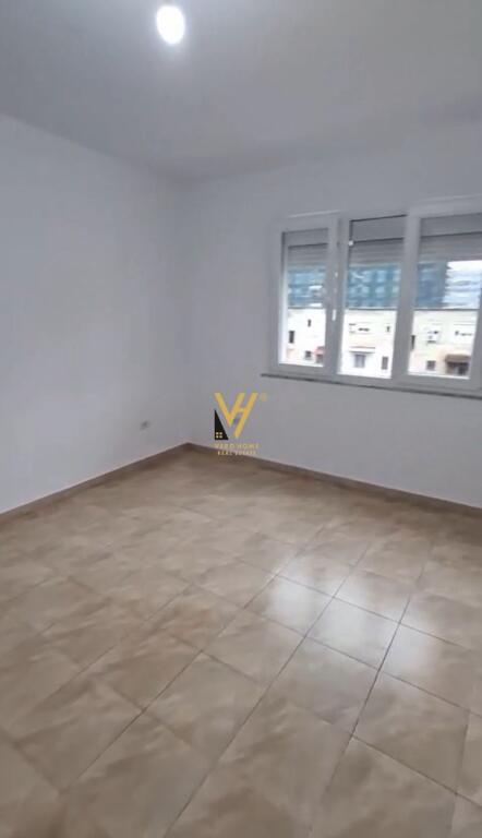 VENDESI APPARTAMENTO 1+1+BLK IN VIA KAVAJES 130.000 EURO