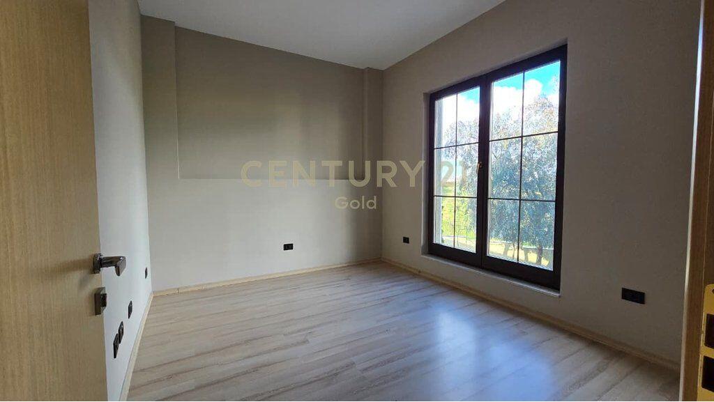 JEPET ME QERA VILE TEK AKACIA HILLS