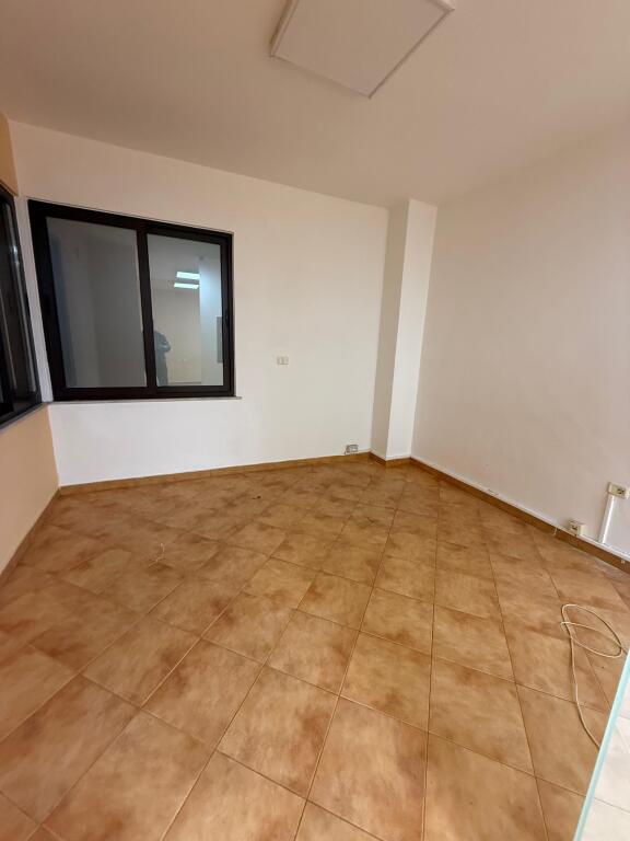 Jepet zyre me qira Mozaiku  tek 21 Dhjetorit