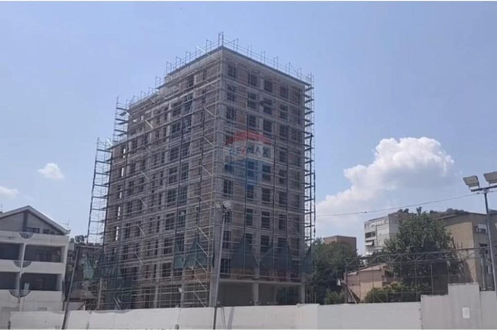 Shitet Apartament 1+1 në Ali Dem !