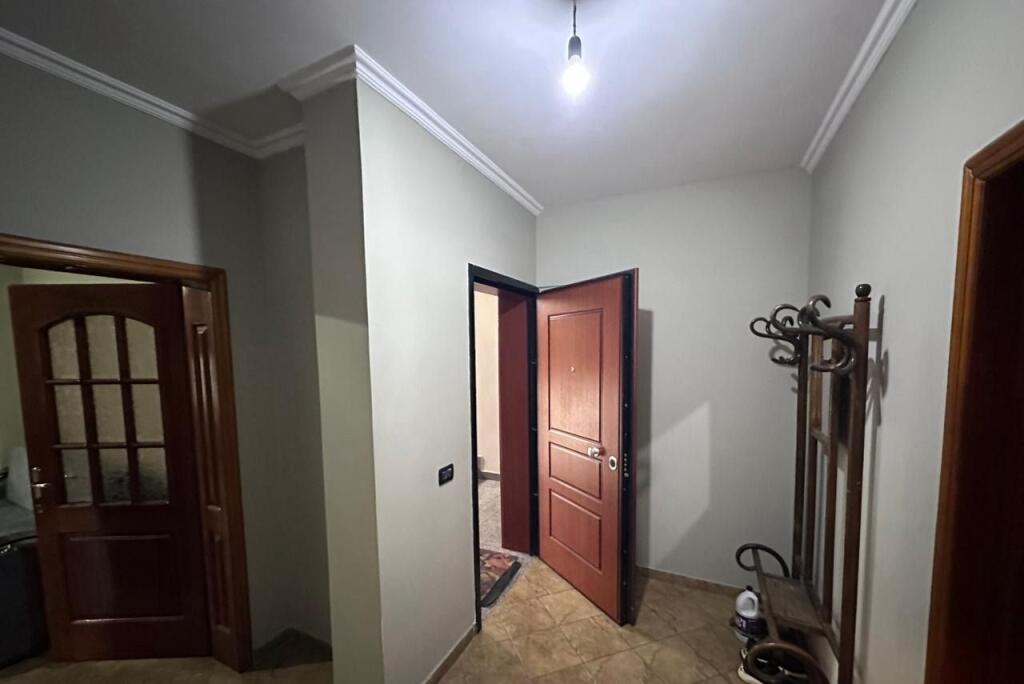 Jepet me qera Apartamenti 1+1 , Zogu i Zi prapa karburantit Er Petrol 450 mije leke