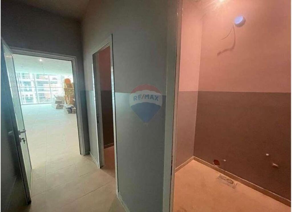 ZYRE PER QIRA NE NJE GODINE BISNESI NE ASTIR