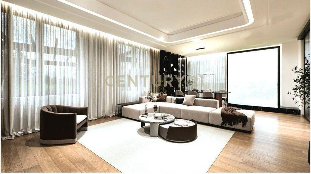 Appartamento 3+1+2 con Cortile Privato in Vendita – Lago Secco