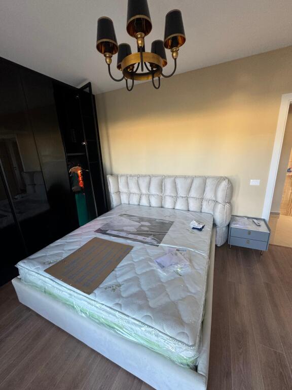 Jepet me QIRA apartament 3+1+PARKIM buzë Liqenit të Farkës