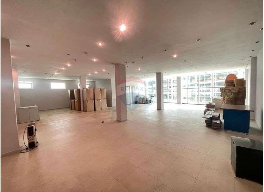 ZYRE PER QIRA NE NJE GODINE BISNESI NE ASTIR