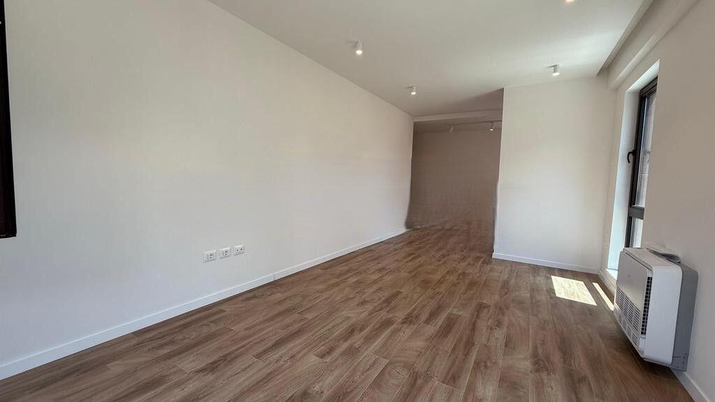 Commercial space for rent 56 m² in Myslym Shyr, near the “Arben Broci” school. 550 € /Month