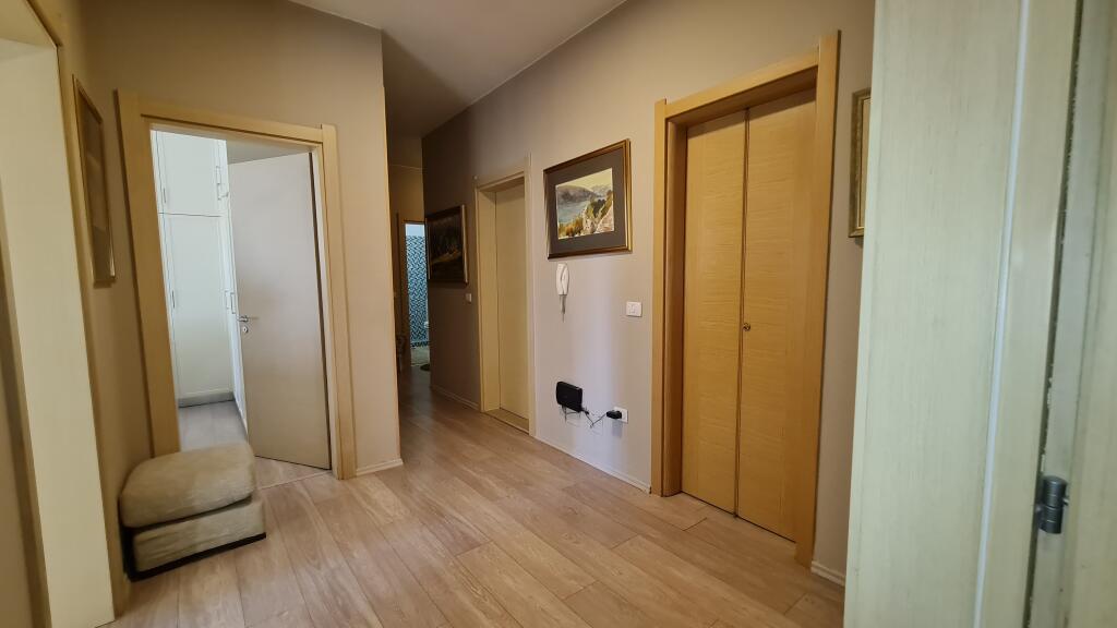 SHITET apartament 3+1 plot dritë tek HIPOTEKA e Tiranës