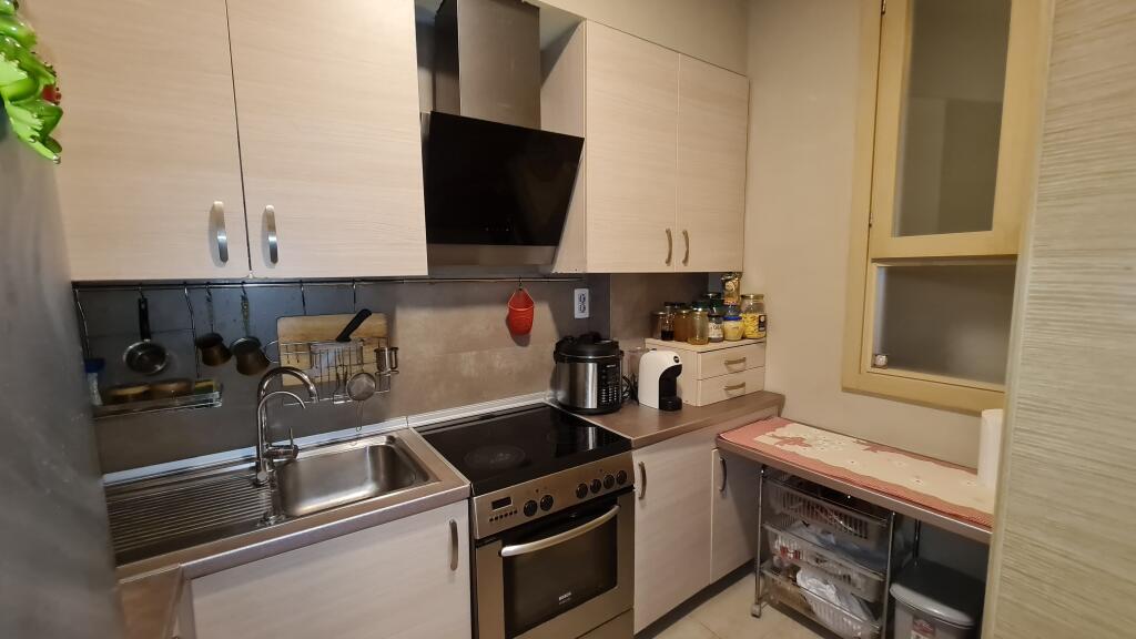 SHITET apartament 3+1 plot dritë tek HIPOTEKA e Tiranës