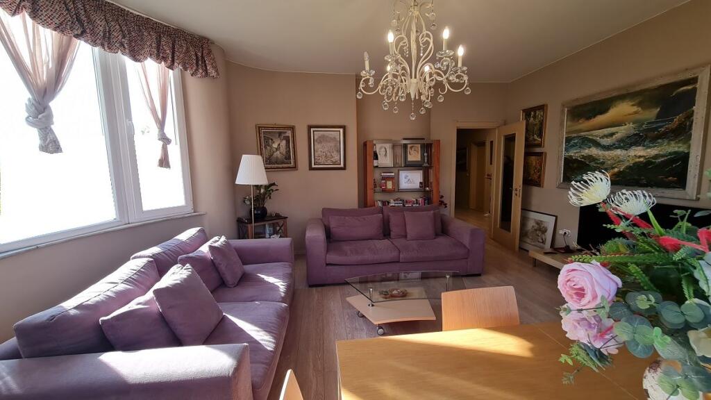 SHITET apartament 3+1 plot dritë tek HIPOTEKA e Tiranës