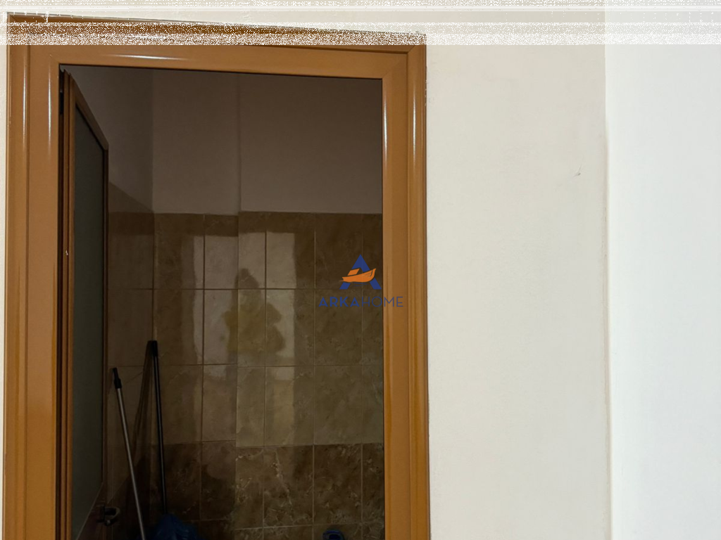 JEPET ME QERA AMBIENT BIZNESI 115M2 "TE RRUGA E DIBRES" 100.000 LEKE