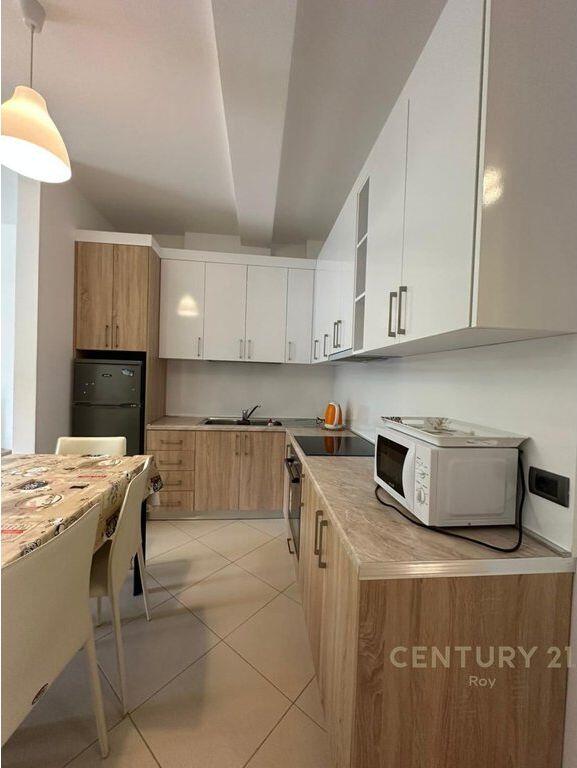 SHITET APARTAMENT 1+1 NE GOLEM 50 METRA NGA DETI!!