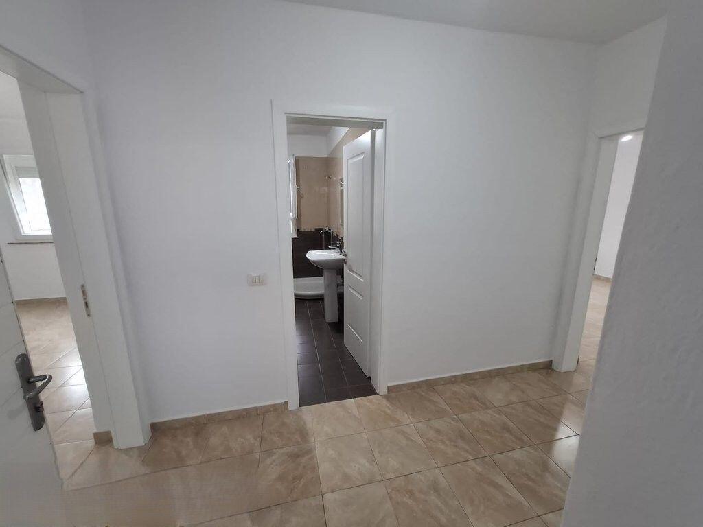 Shitet apartament 1+1+ballkon te rruga e Kavajës pranë auto Kadiu 129.000 € !!!