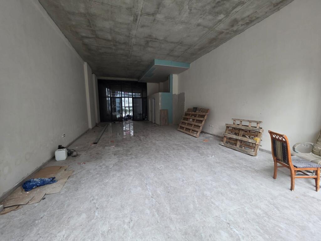 Business Premises for sale – Astir, Ground Floor, On Main Road!!