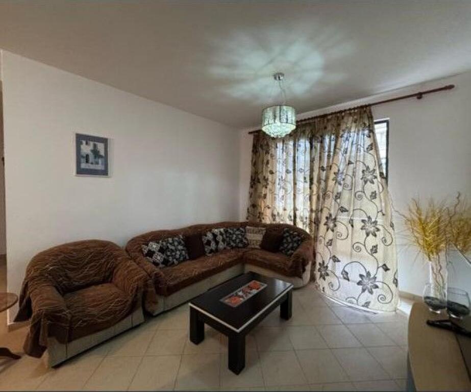 🏢Ne zonen e Yzberishtit,prane Pasticeri Nela 3, jepet me qera apartament ,2+1, i mobiluar 45,000Leke