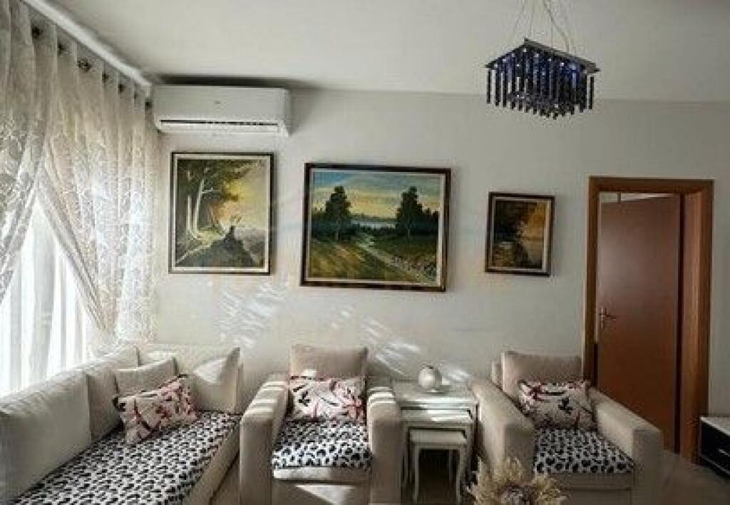 Shitet, Apartament 1+1,Fresk