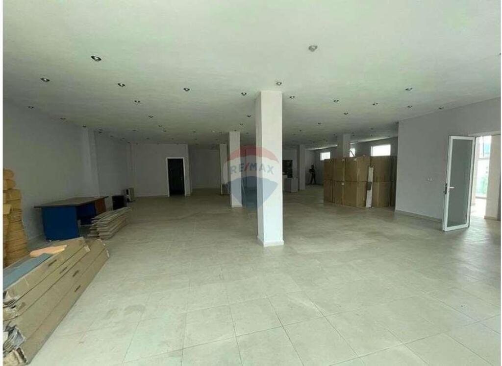 ZYRE PER QIRA NE NJE GODINE BISNESI NE ASTIR