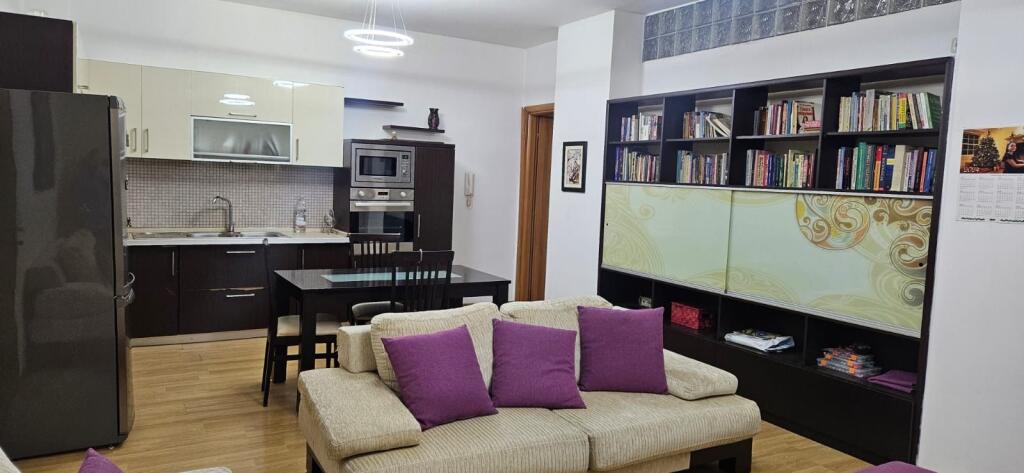 Apartament 2+1, Pazari i Ri!
